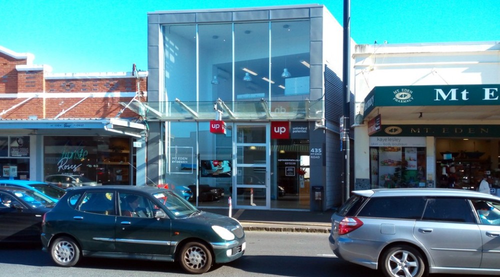 Pioneering Digital Signage for Real Estate Marketing
